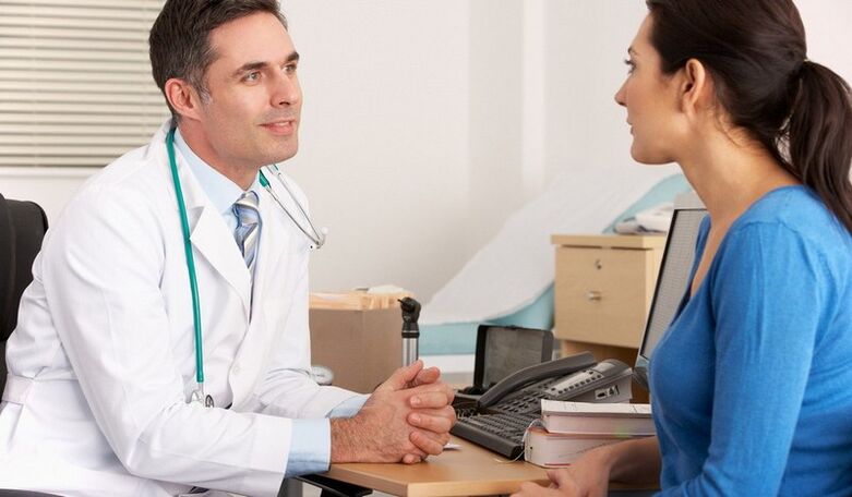 Bei Nagelpilz einen Arzt aufsuchen.